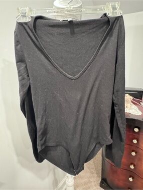 gaze Black V‑Neck Long Sleeve Bodysuit